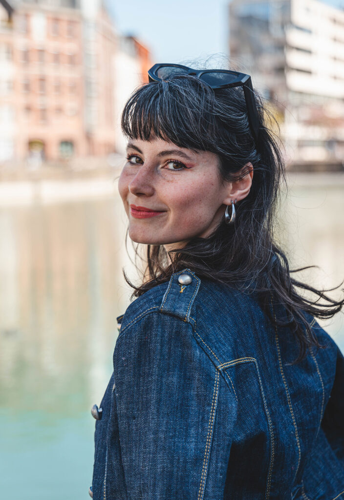 PHOTOGRAPHE PORTRAIT LILLE_CAMILLE FRANCOIS _PORTRAITS COCON_SEANCE COCON_TABLETTE