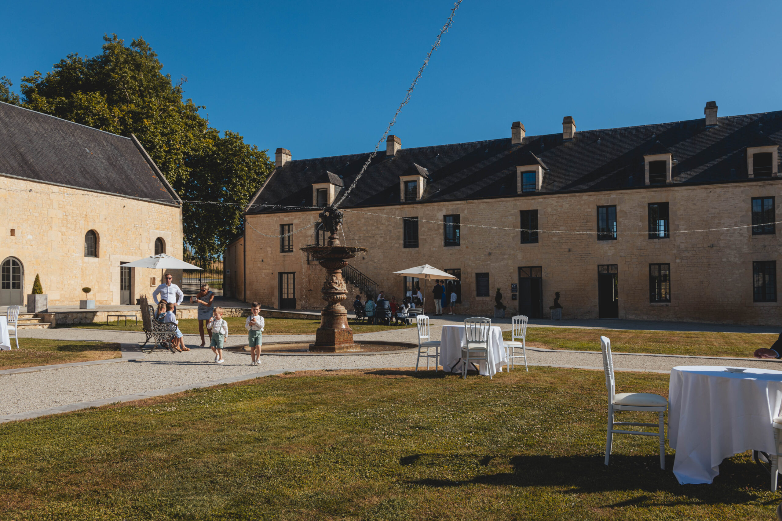 Camille Francois Photographie_Domaine de la Cour des Lys_Mariage de Julie et Thomas_Article mariage_11